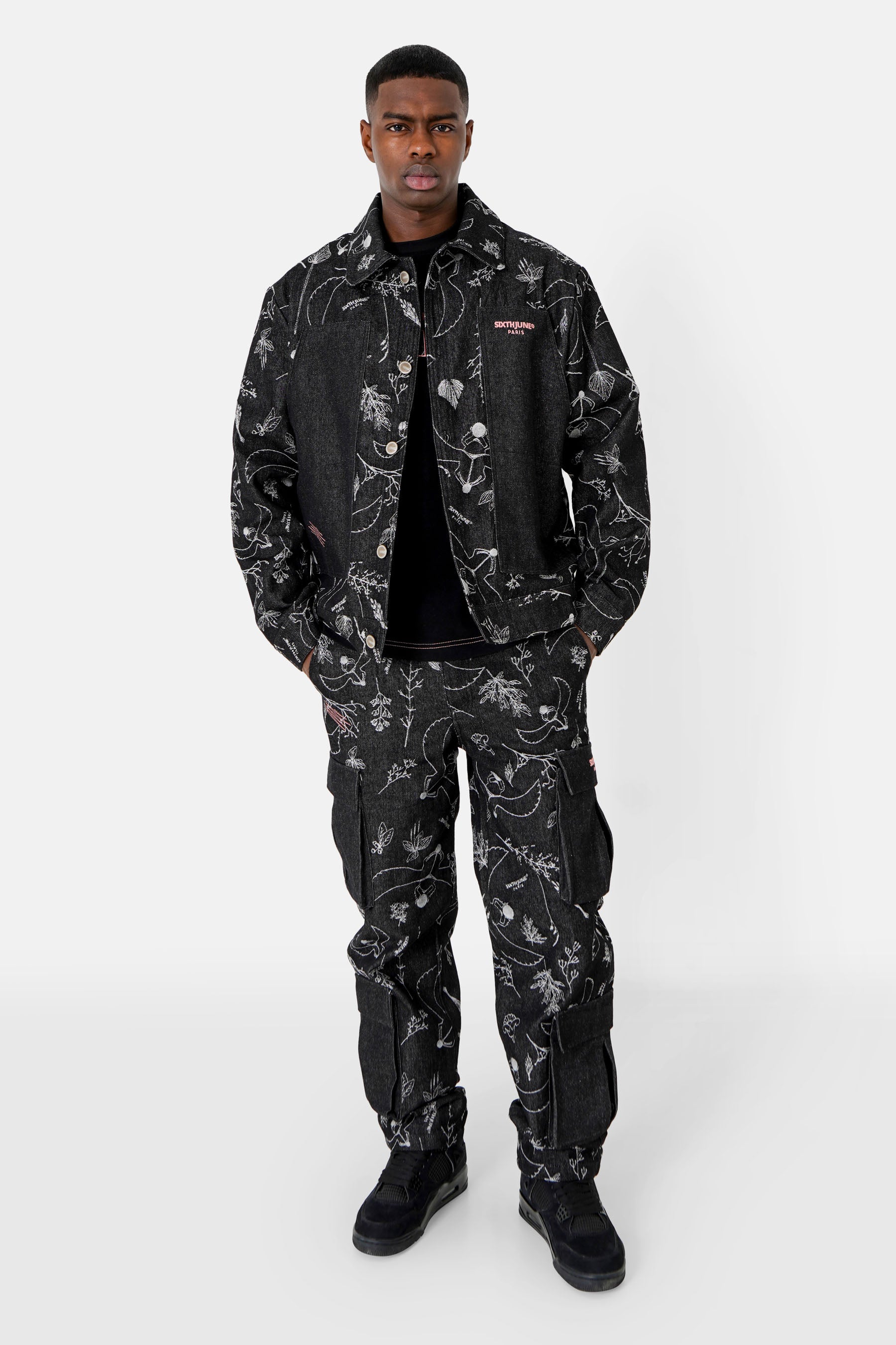 Jeansjacke mit Käfer-Print Schwarz